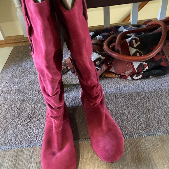 Beautiful suede UGG boots like new! - Picture 7 of 7